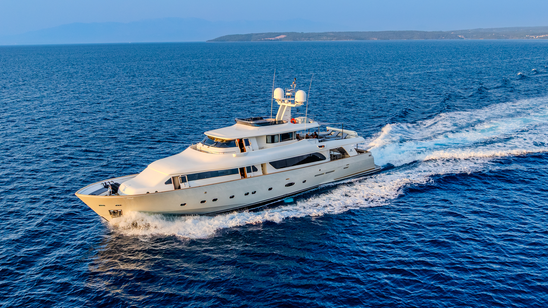 Motoryacht — photo 11
