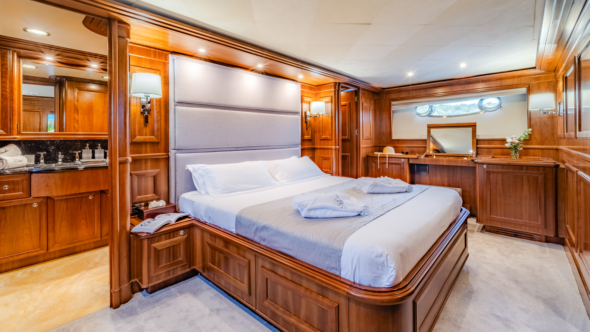 Motoryacht — photo 20