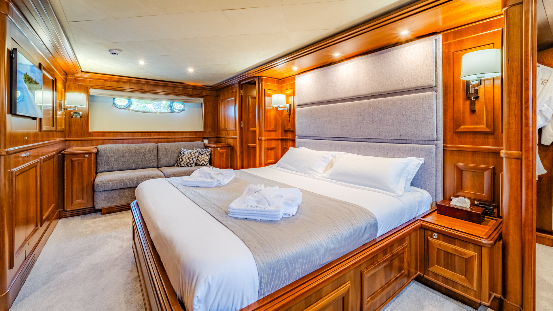 Motoryacht — photo 21