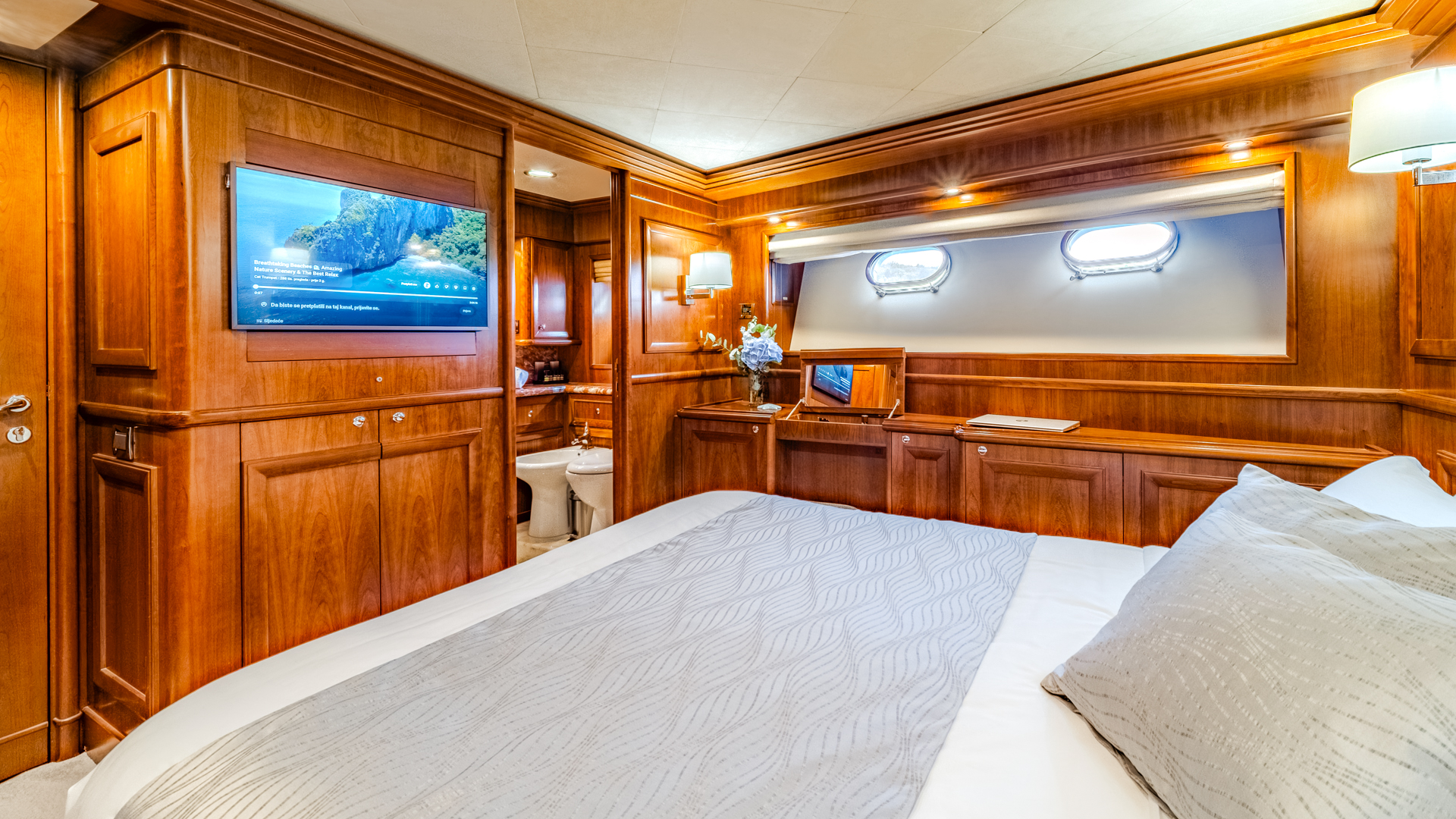 Motoryacht — photo 8