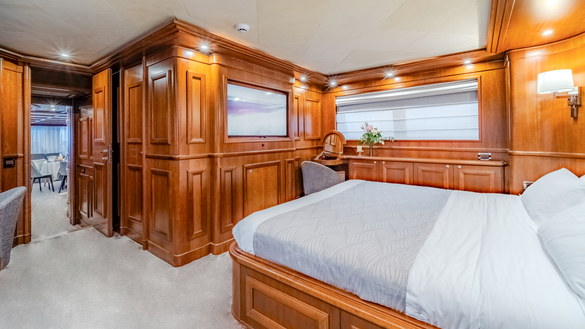 Motoryacht — photo 31