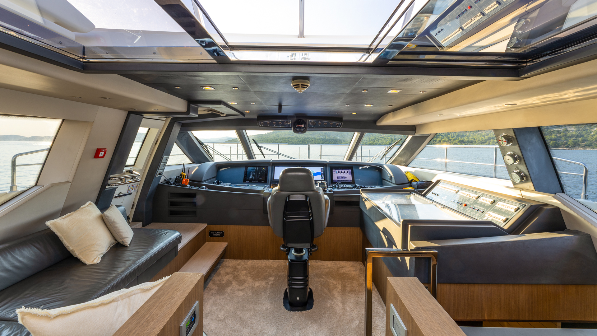 Motoryacht P — photo 7