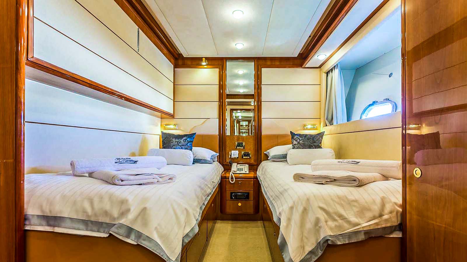 Ferretti 880 — photo 3