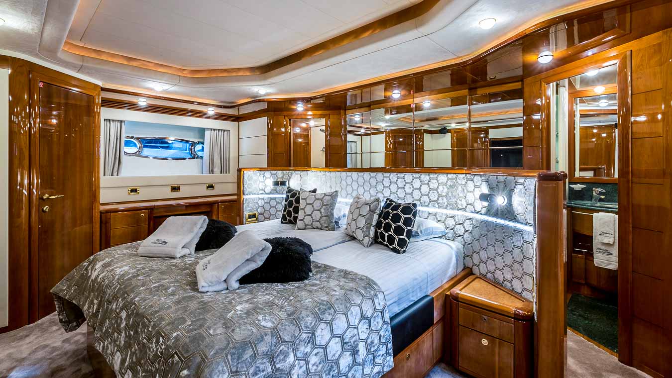 Ferretti 880 — photo 22