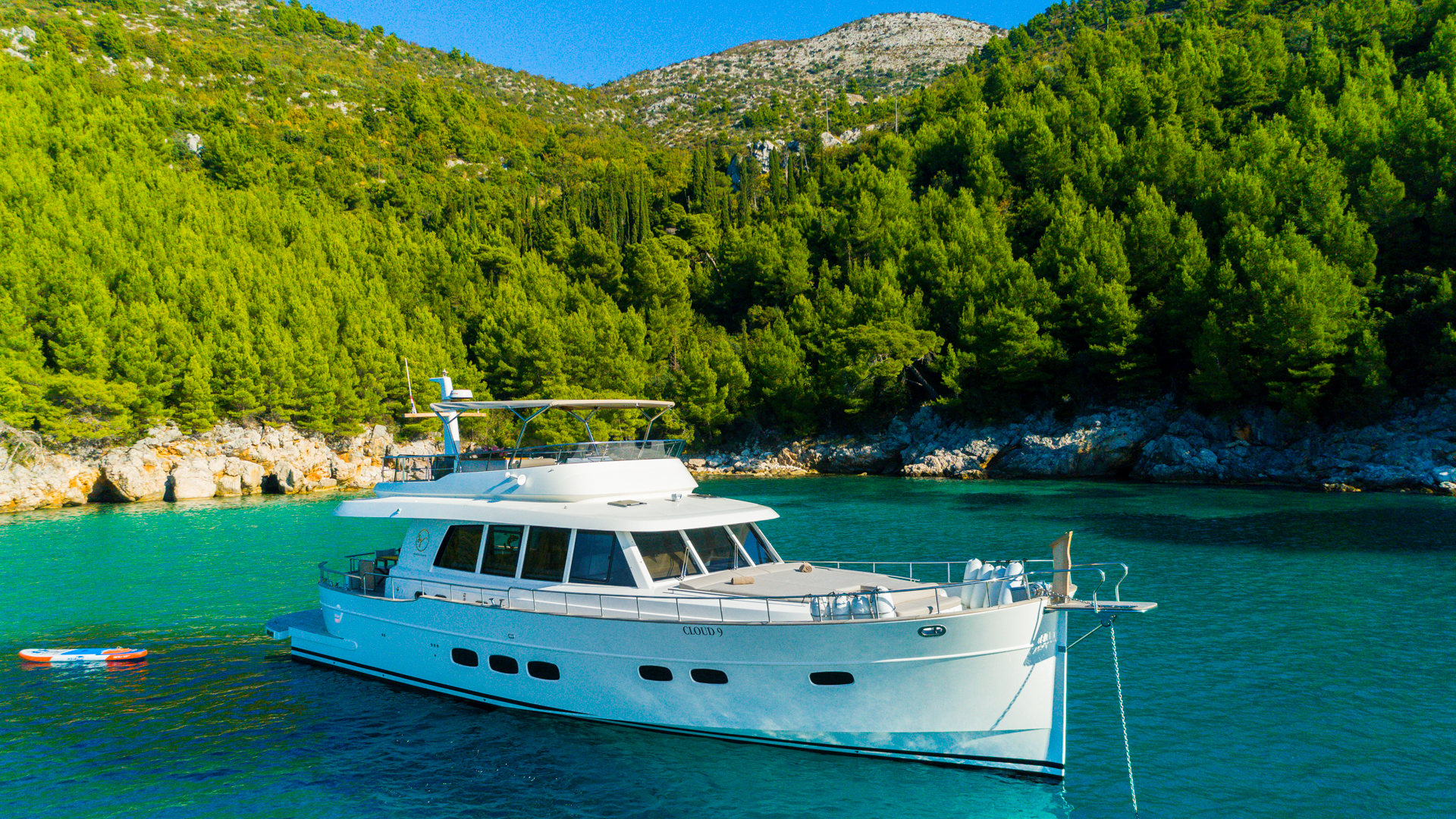 Motoryacht C9 — photo 27