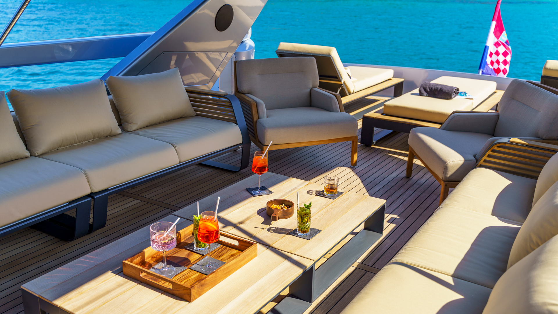Motoryacht P — photo 17