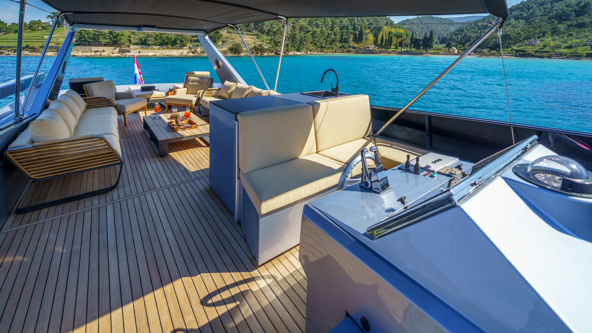 Motoryacht P — photo 19