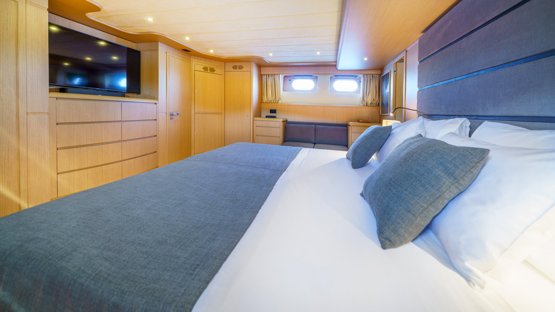 Motoryacht P — photo 42