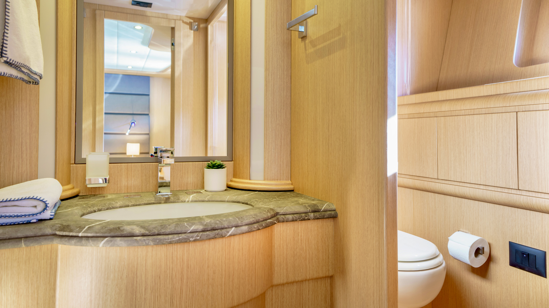 Motoryacht P — photo 5