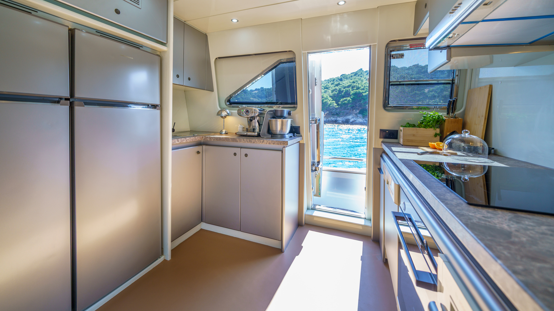 Motoryacht P — photo 26