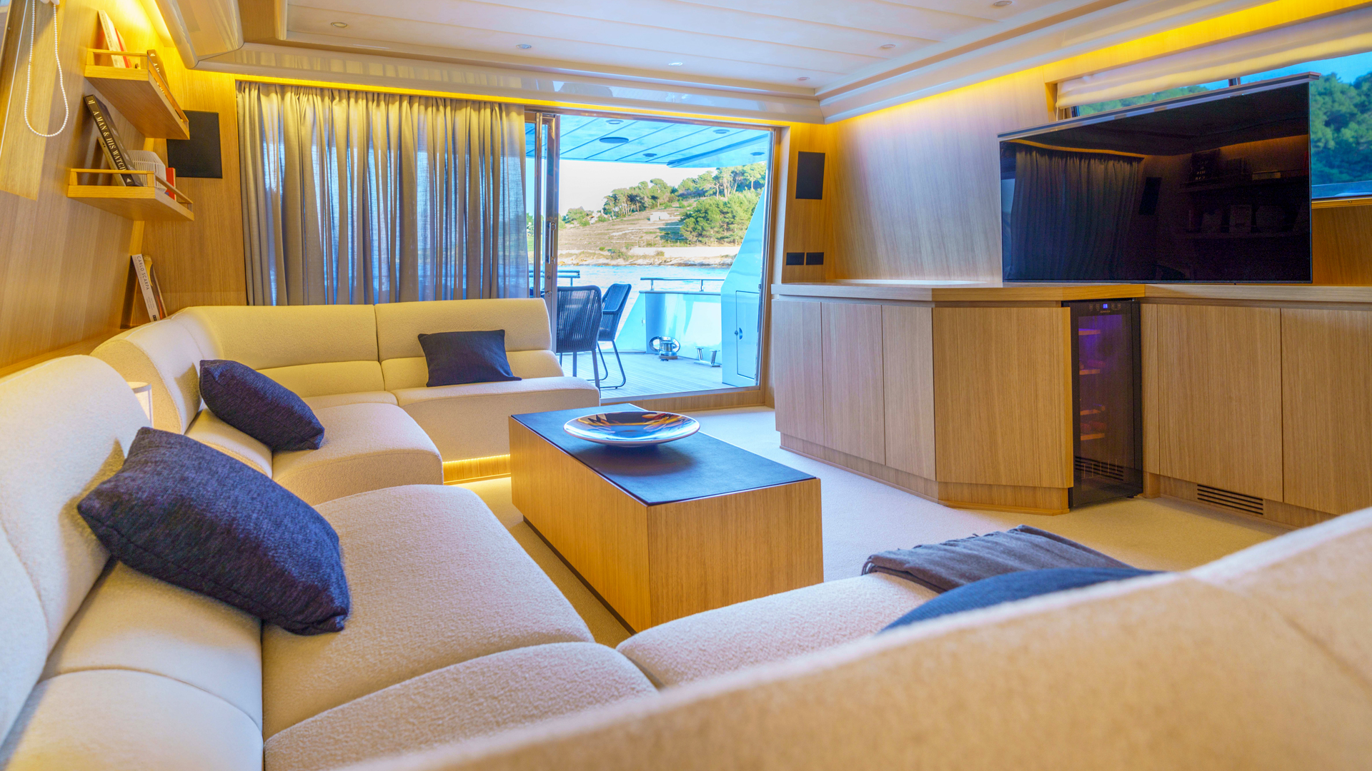 Motoryacht P — photo 30