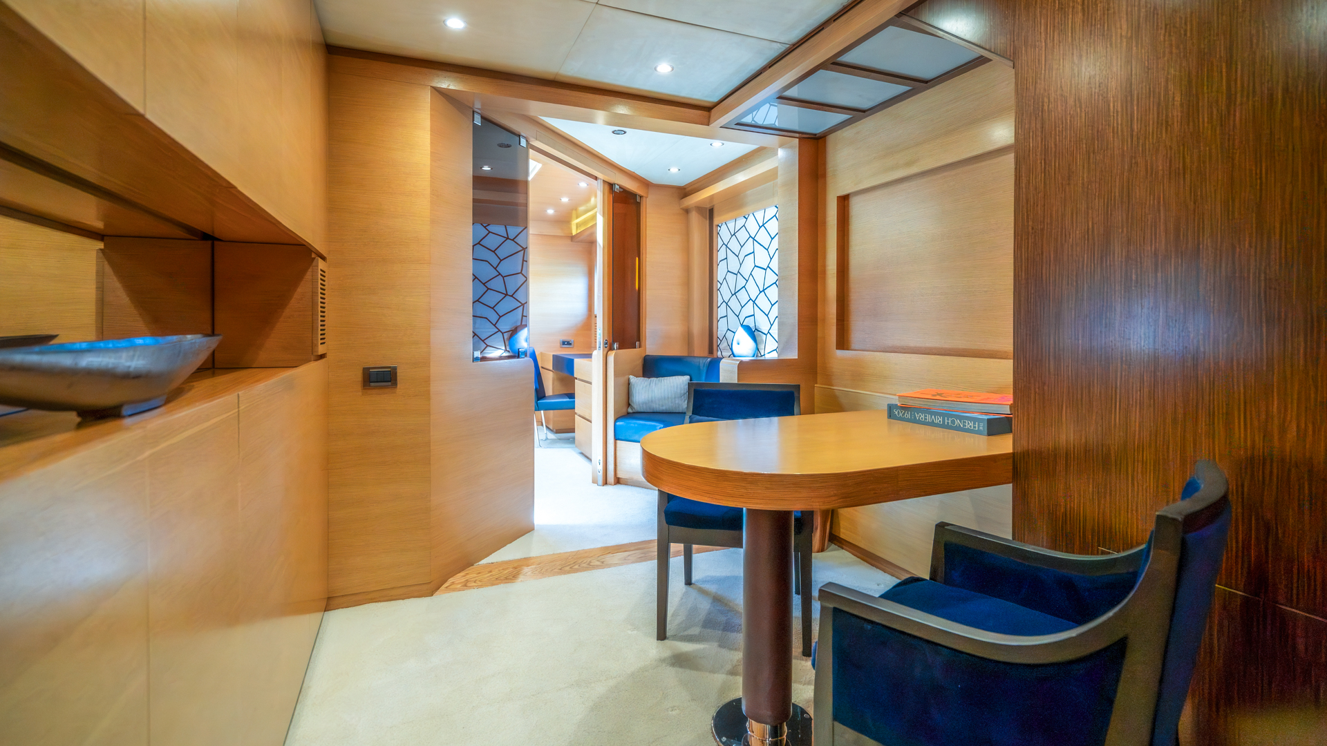 Motoryacht — photo 46