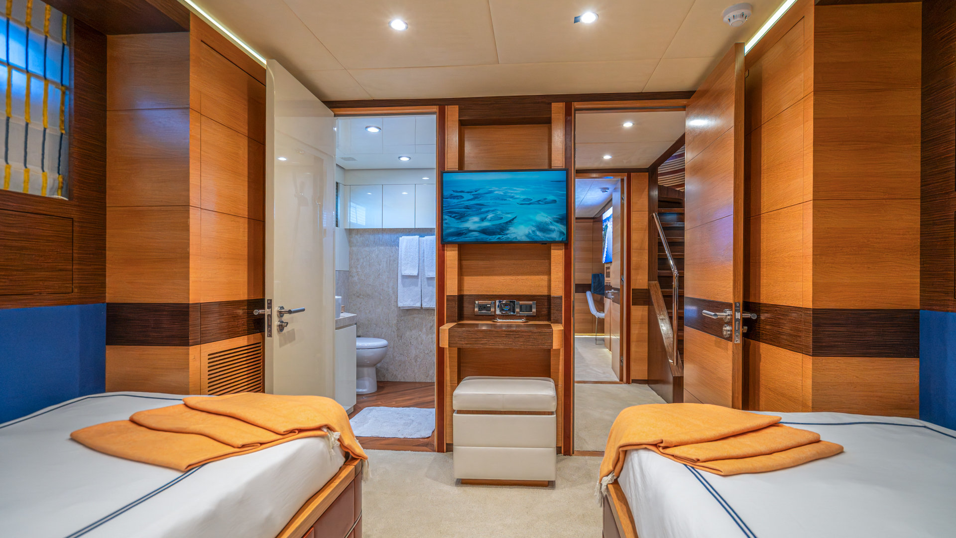 Motoryacht — photo 30
