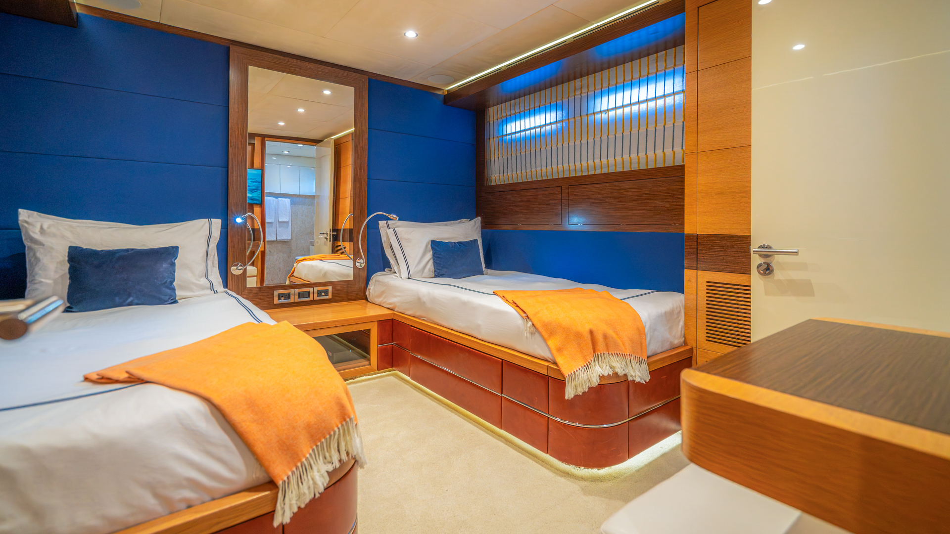 Motoryacht — photo 20