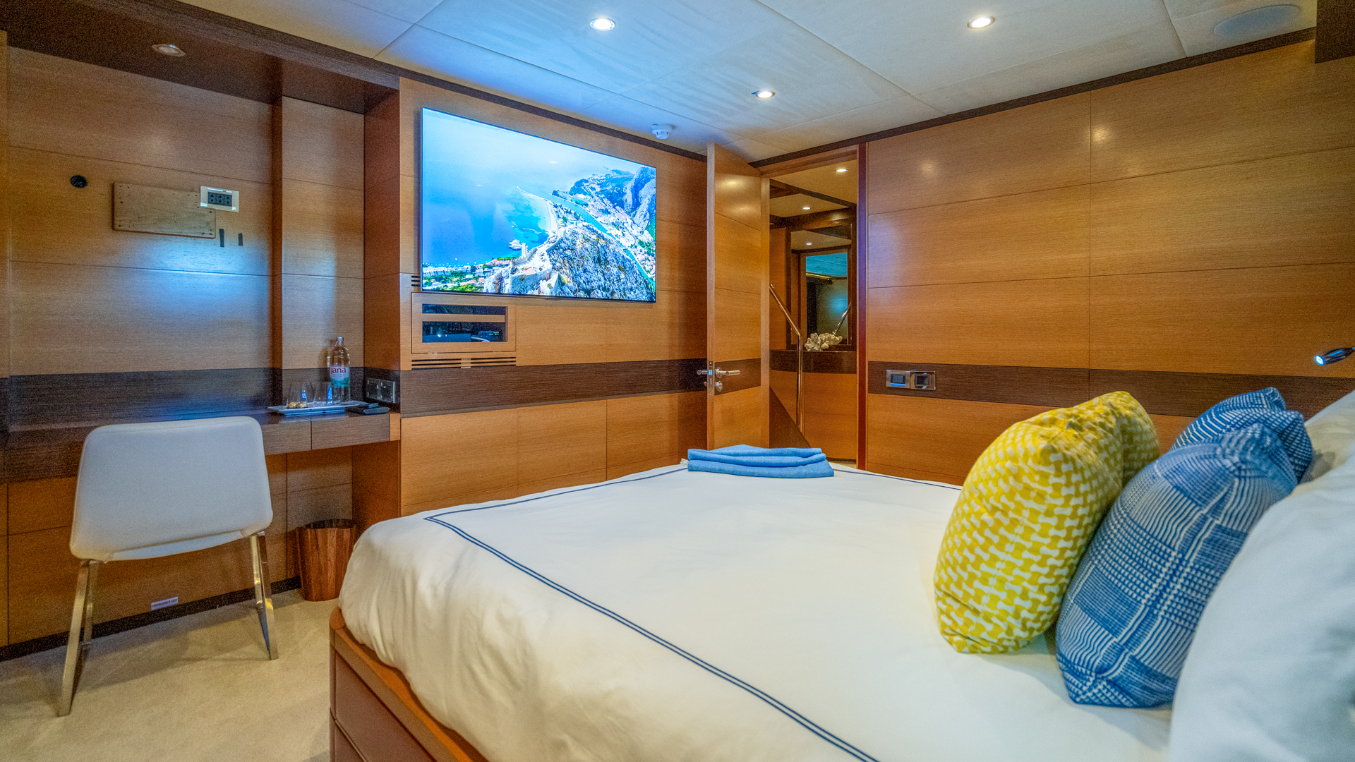 Motoryacht — photo 49