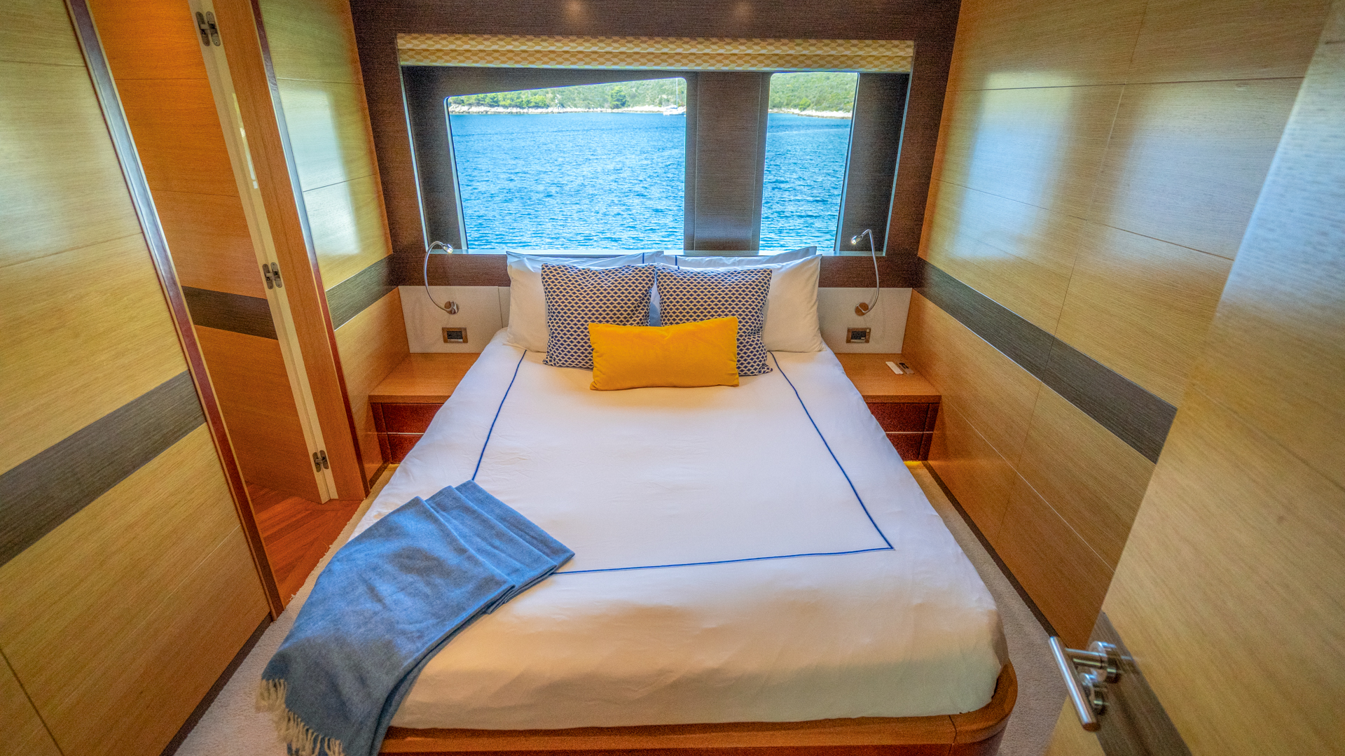 Motoryacht — photo 39
