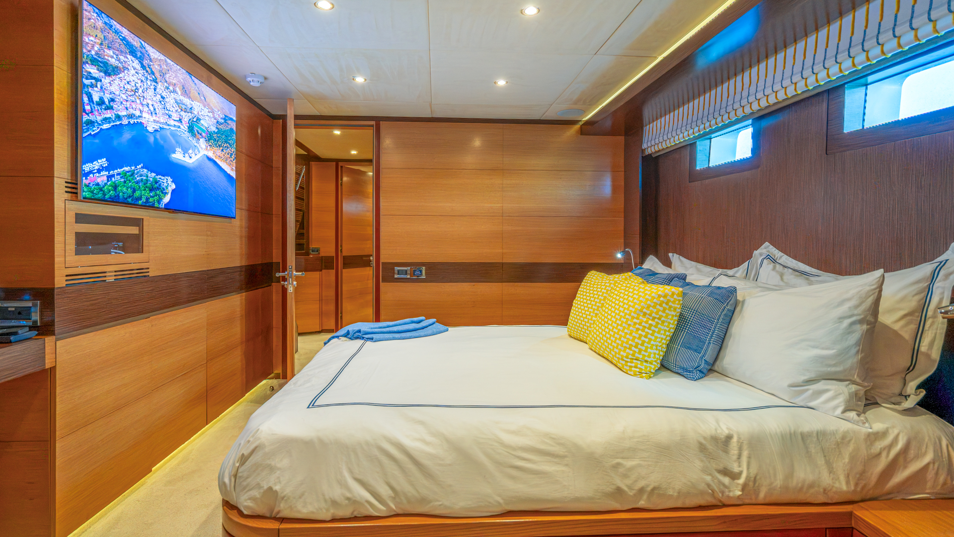 Motoryacht — photo 41