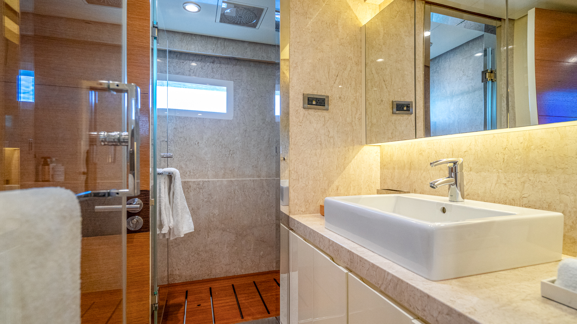 Motoryacht — photo 15