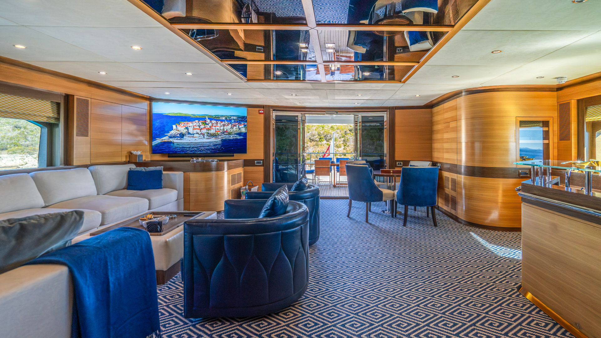 Motoryacht — photo 13
