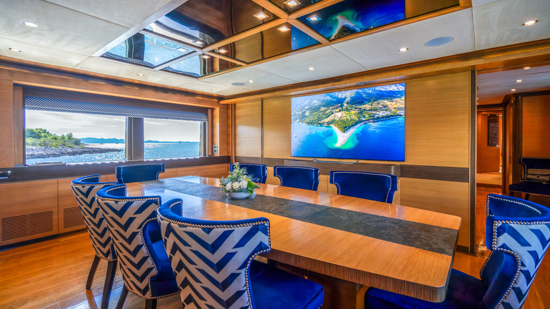 Motoryacht — photo 12