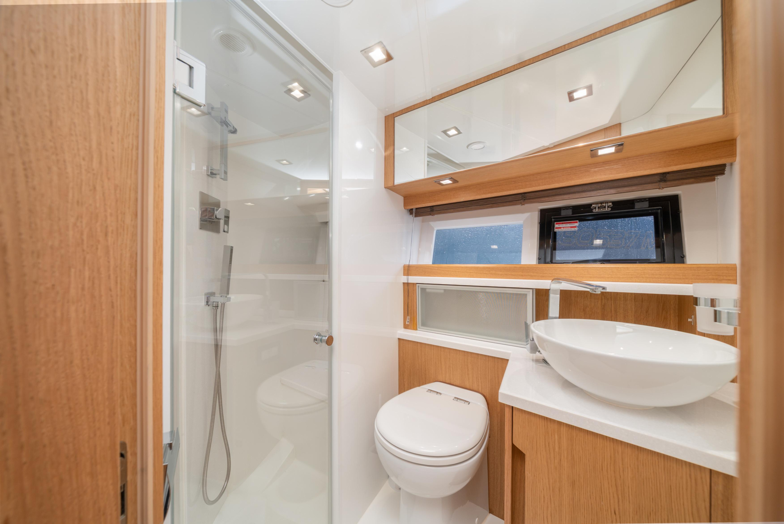 Galeon 430 Skydeck — photo 15
