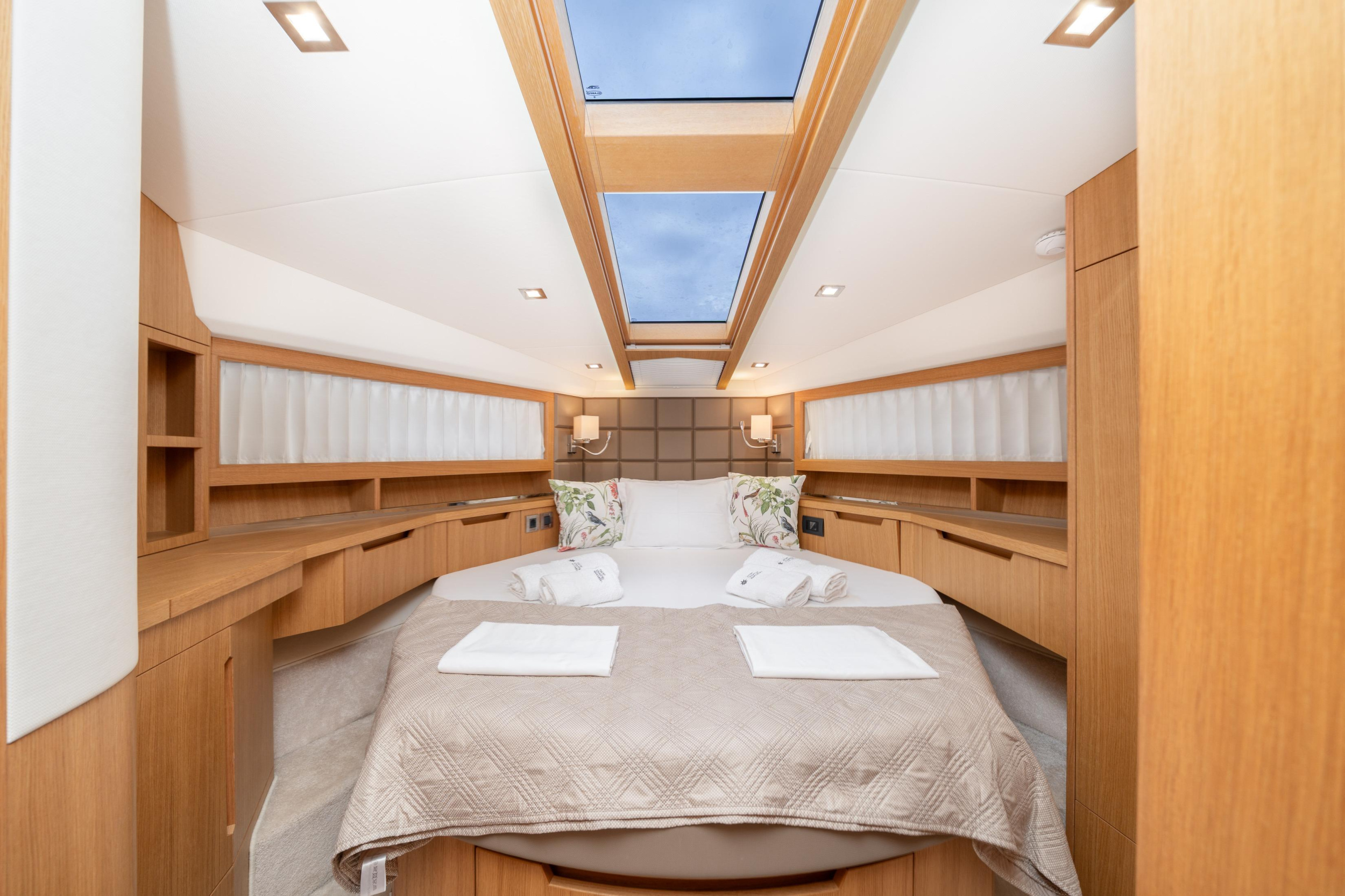 Galeon 430 Skydeck — photo 5
