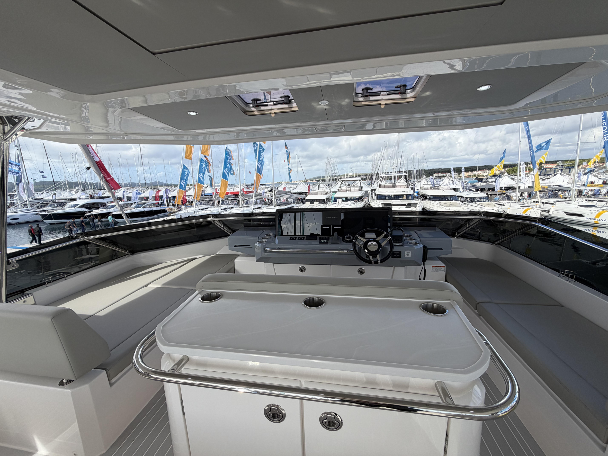 Aquila 50 Yacht — photo 12