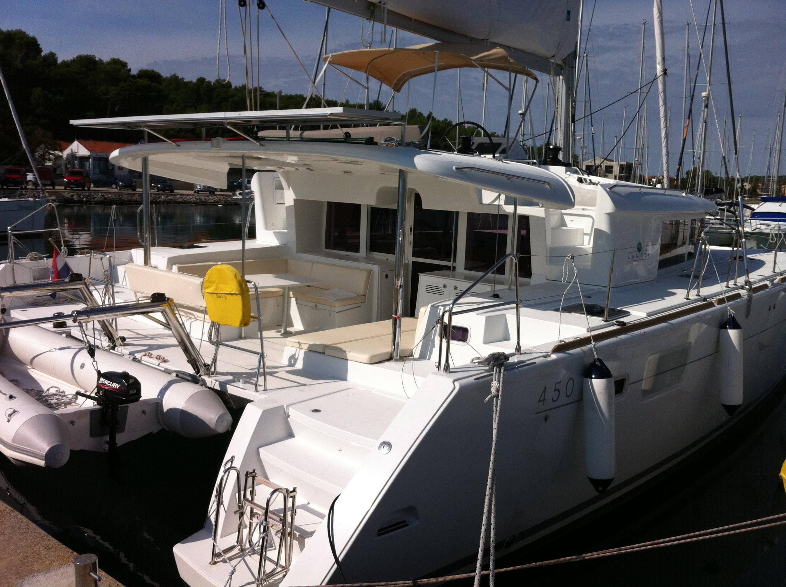 Lagoon 450 — photo 3