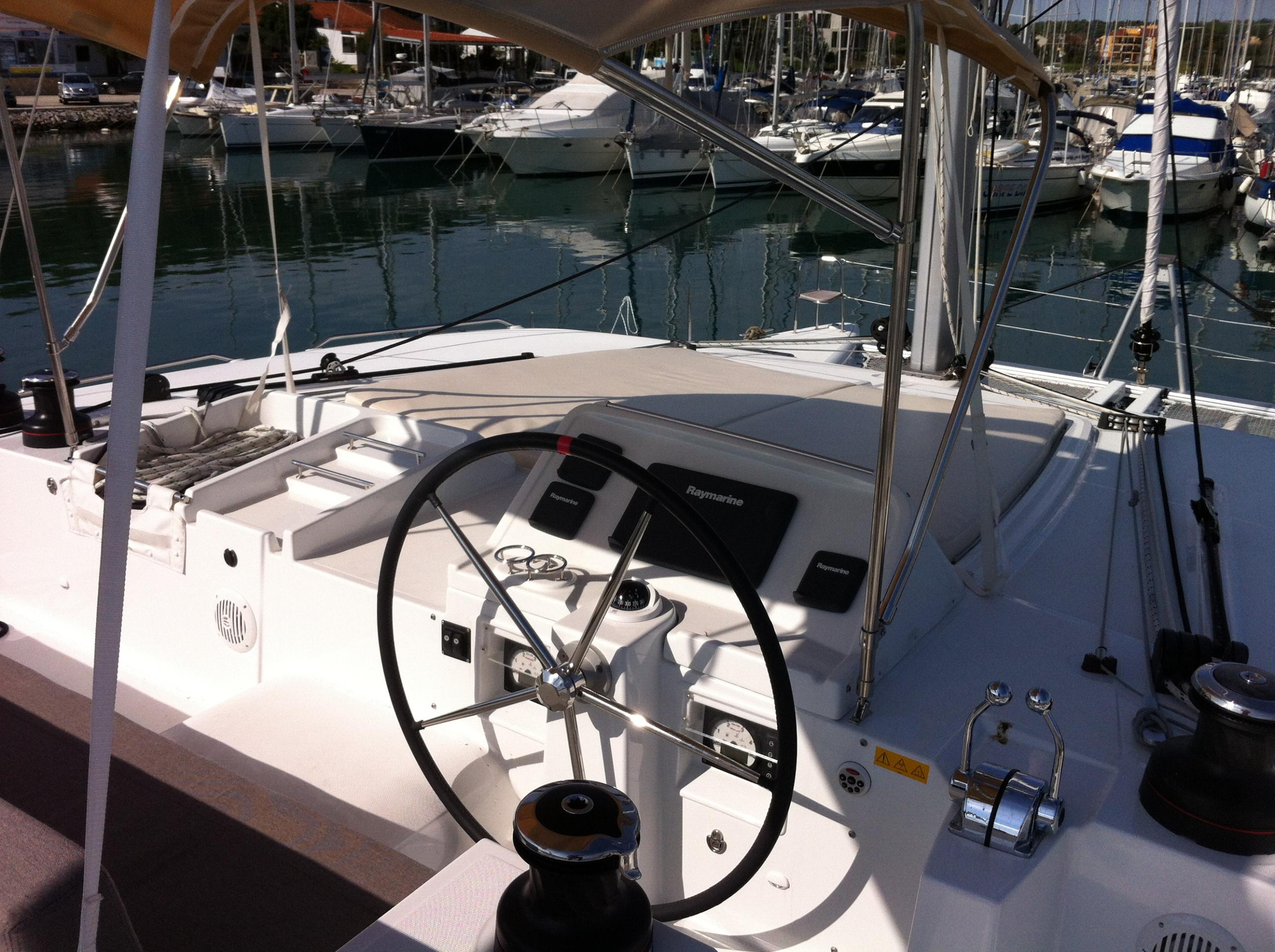 Lagoon 450 — photo 26