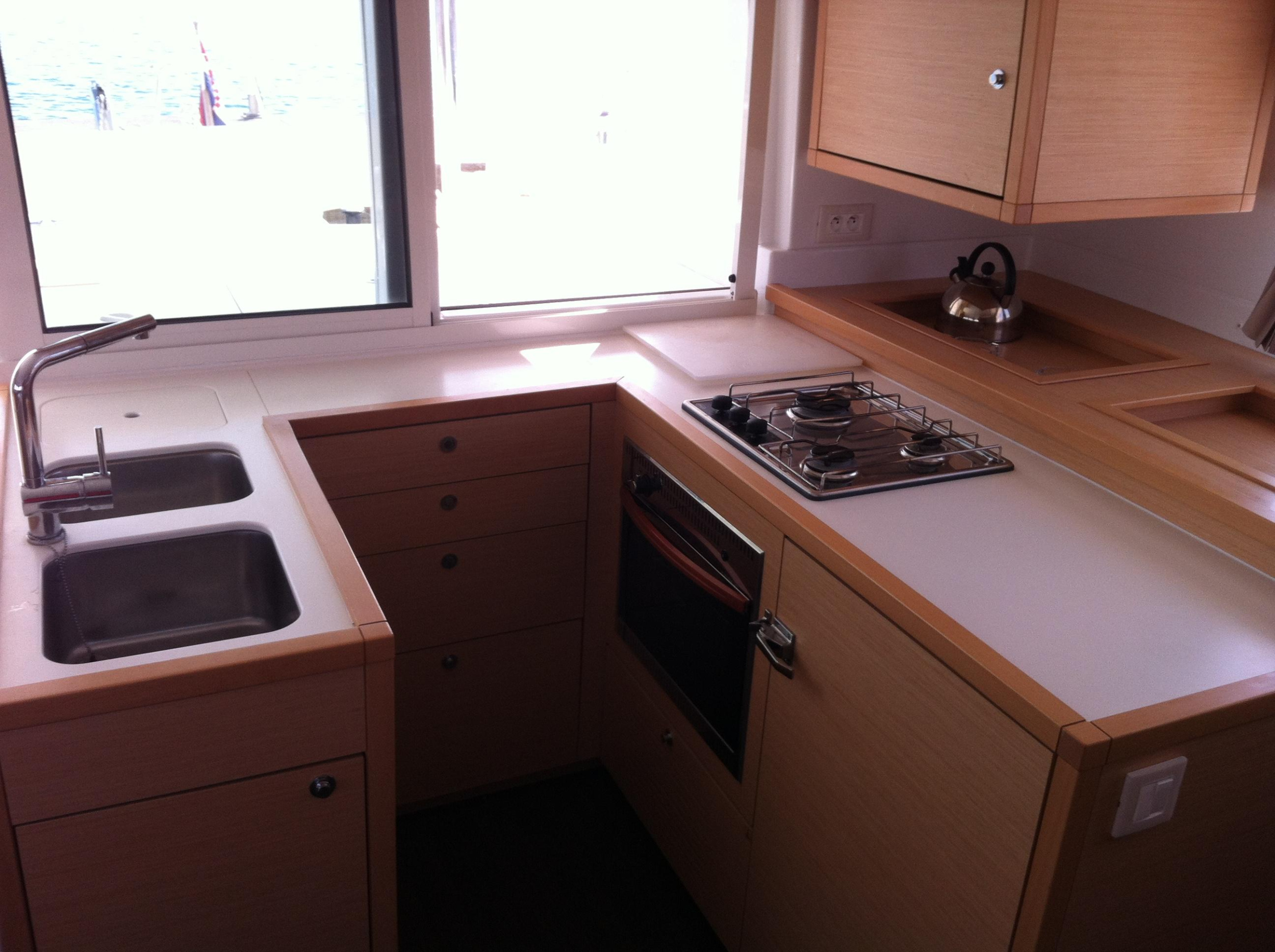 Lagoon 450 — photo 28