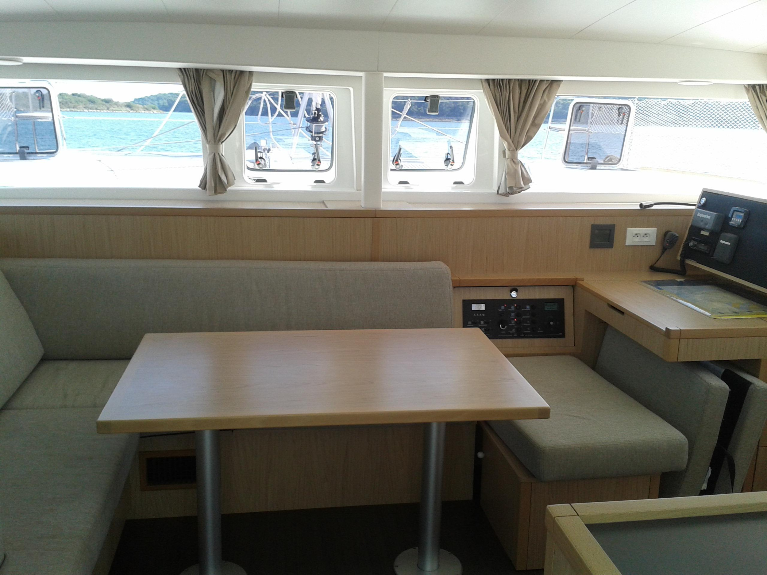 Lagoon 400 S2 — photo 25