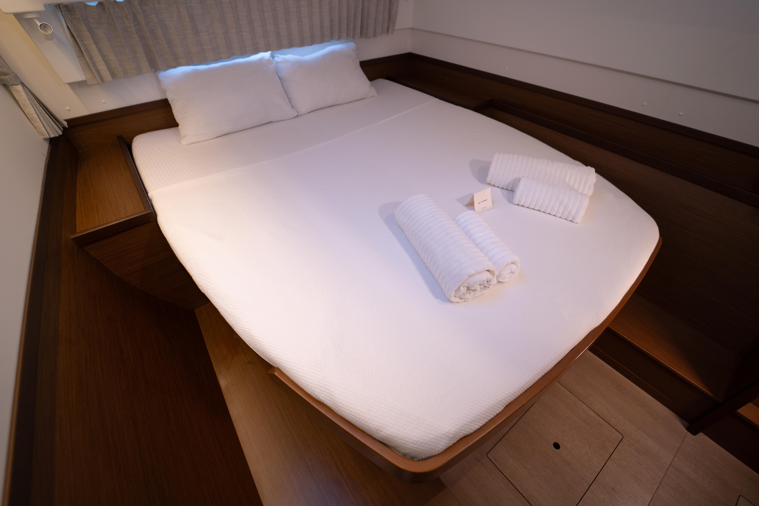 Lagoon 42 — photo 12