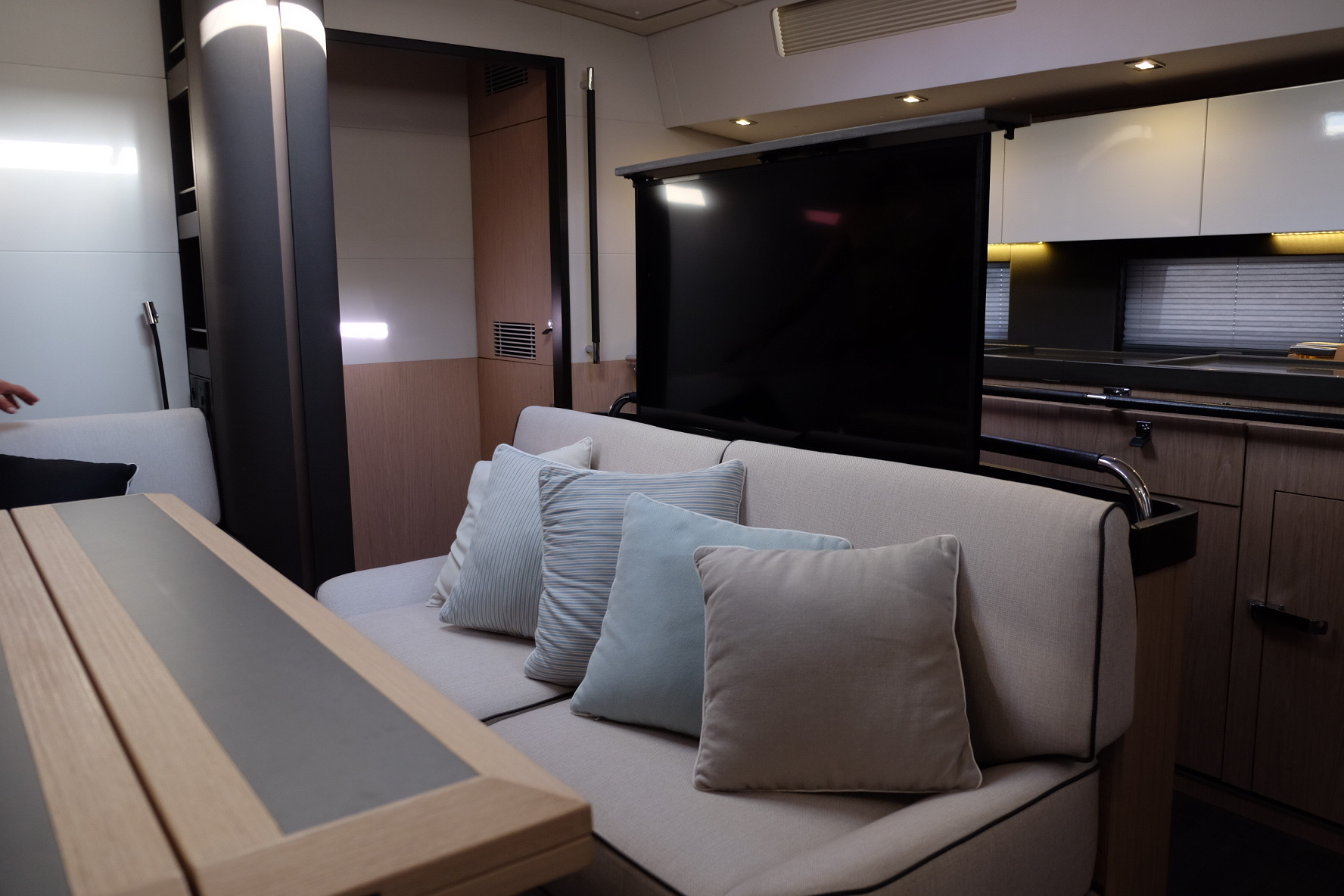 Oceanis Yacht 62 — photo 8
