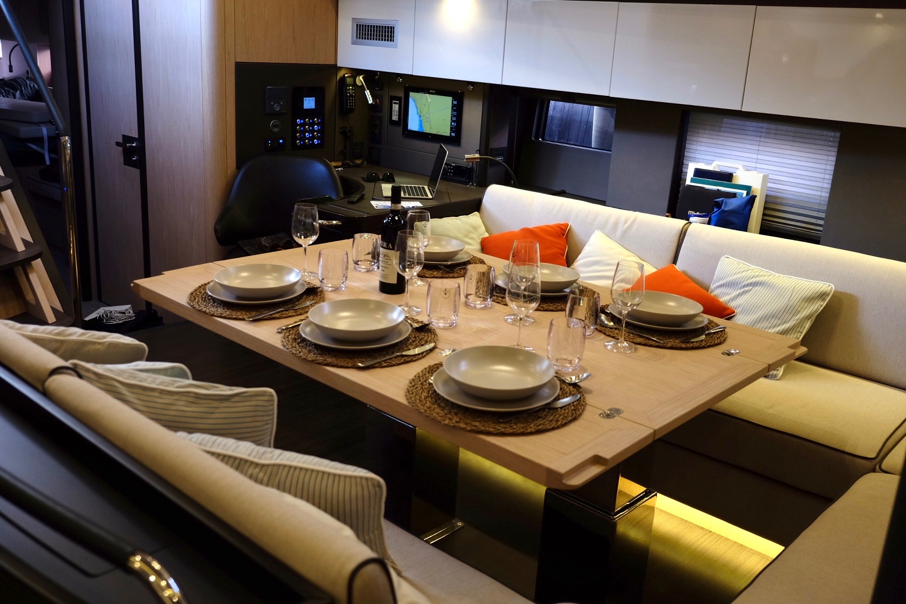 Oceanis Yacht 62 — photo 39