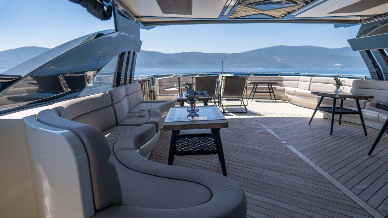 Super Luxury Motor Yacht — photo 21