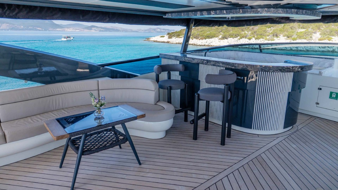Super Luxury Motor Yacht — photo 35