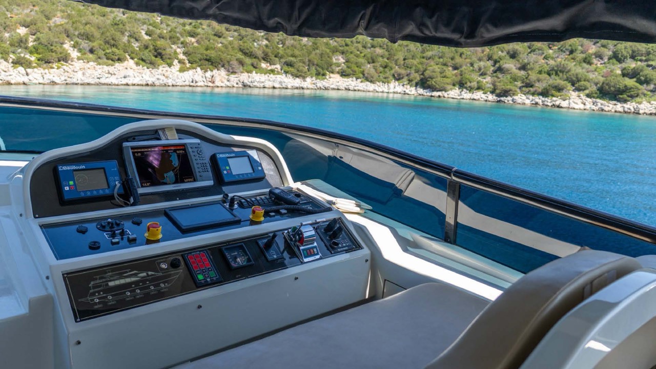 Super Luxury Motor Yacht — photo 22