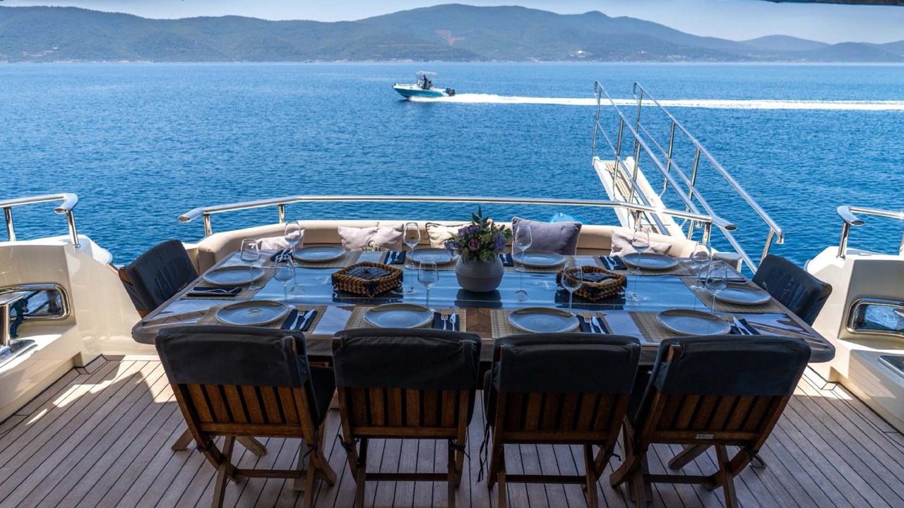 Super Luxury Motor Yacht — photo 27