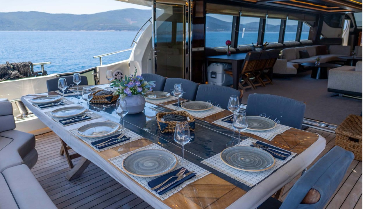 Super Luxury Motor Yacht — photo 14
