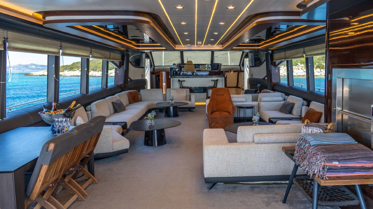 Super Luxury Motor Yacht — photo 33