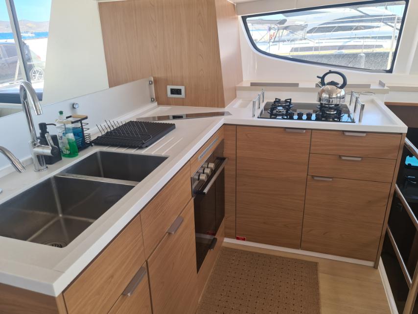 Bali 4.6 OPEN SPACE ( 7 cabins, SOUNTLESS, , SOLAR PANEL, 6 UNITS, WATERMAKER, DISHWASHER, BOTTLE WATER TO FREEZER, TV E — photo 2