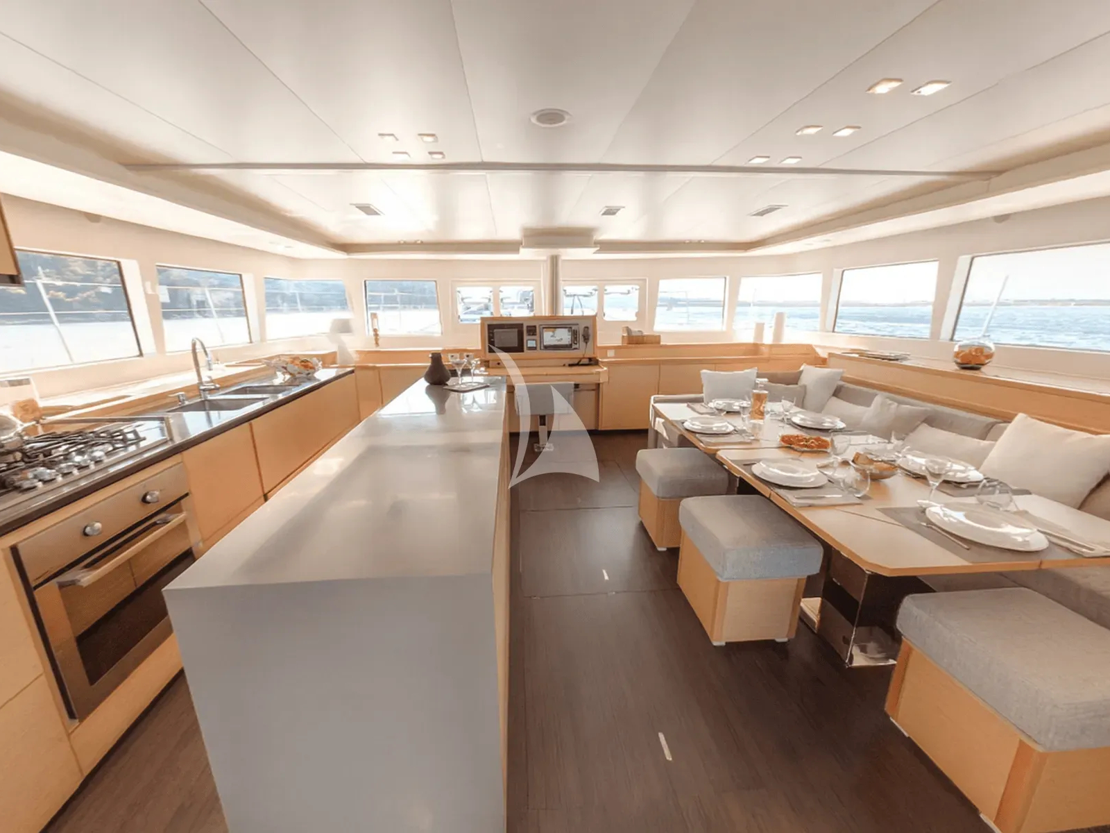 Lagoon 620 — photo 2