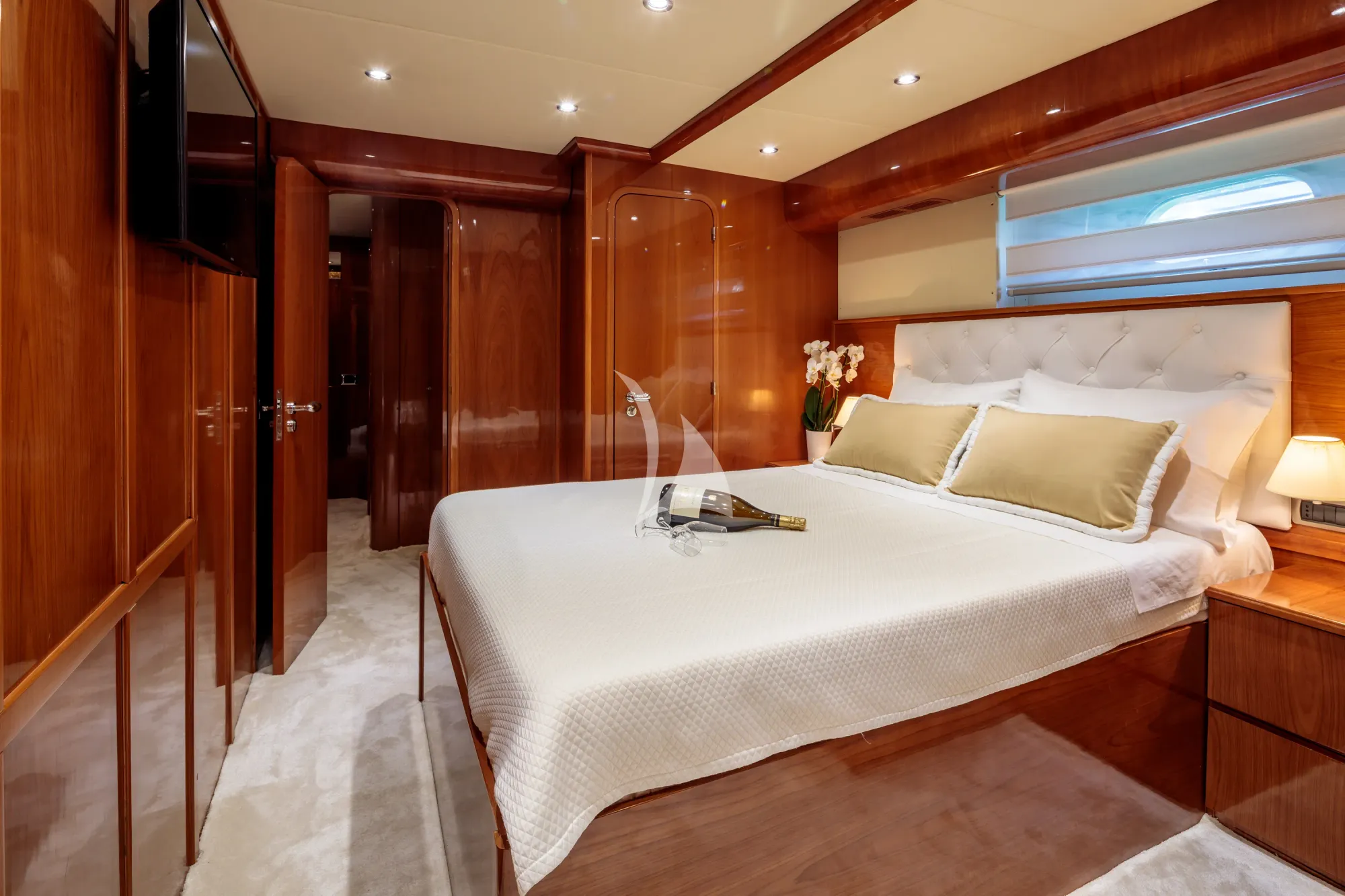 Falcon 86 — photo 12