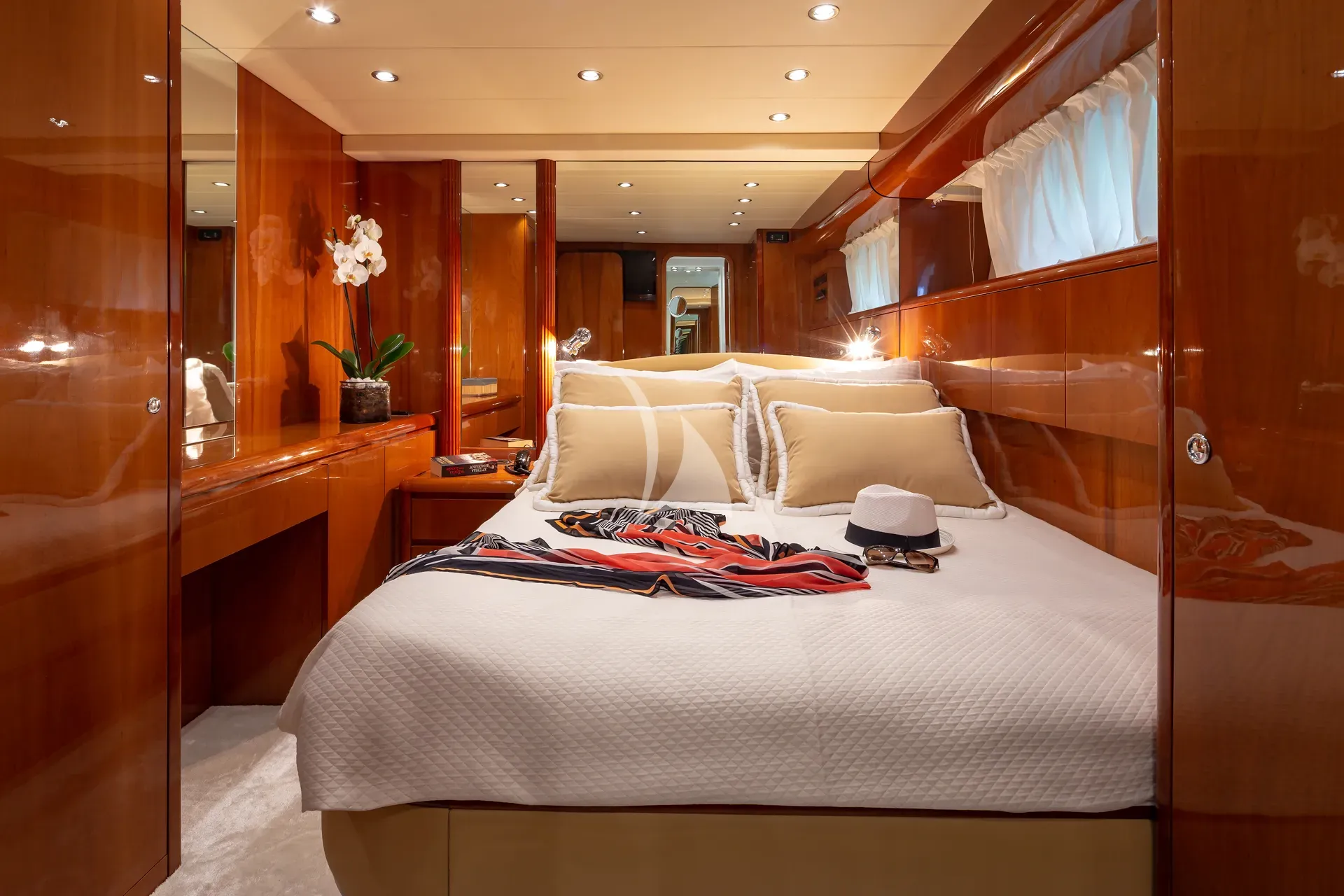 Falcon 86 — photo 37