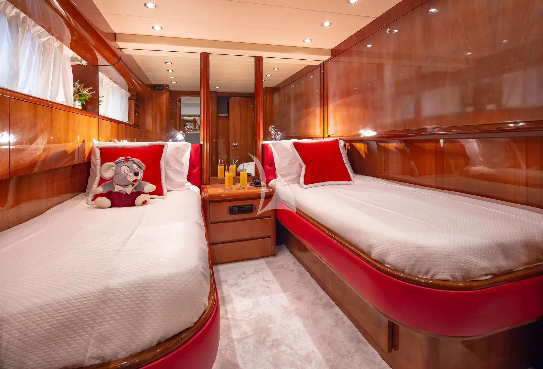 Falcon 86 — photo 29