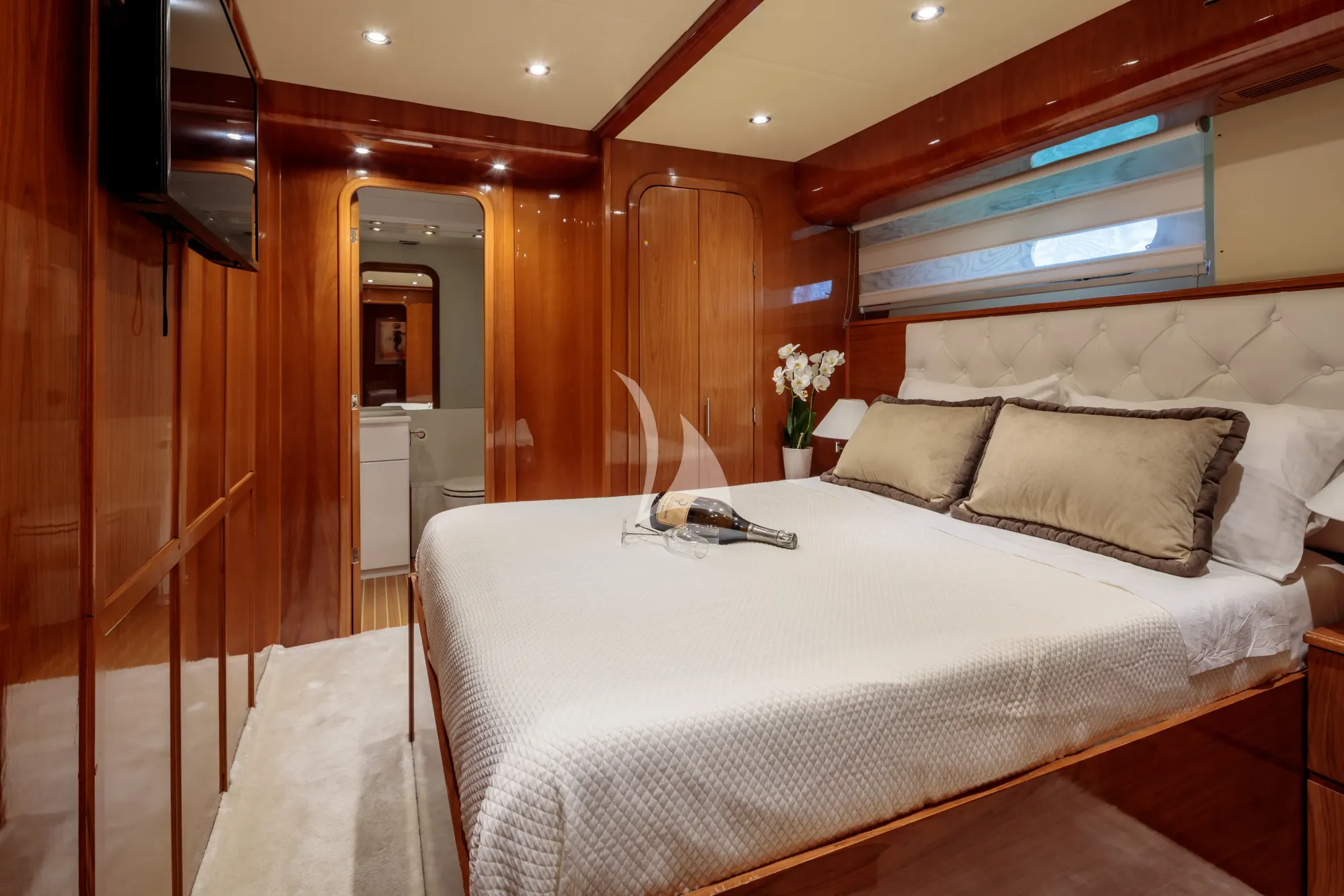 Falcon 86 — photo 35