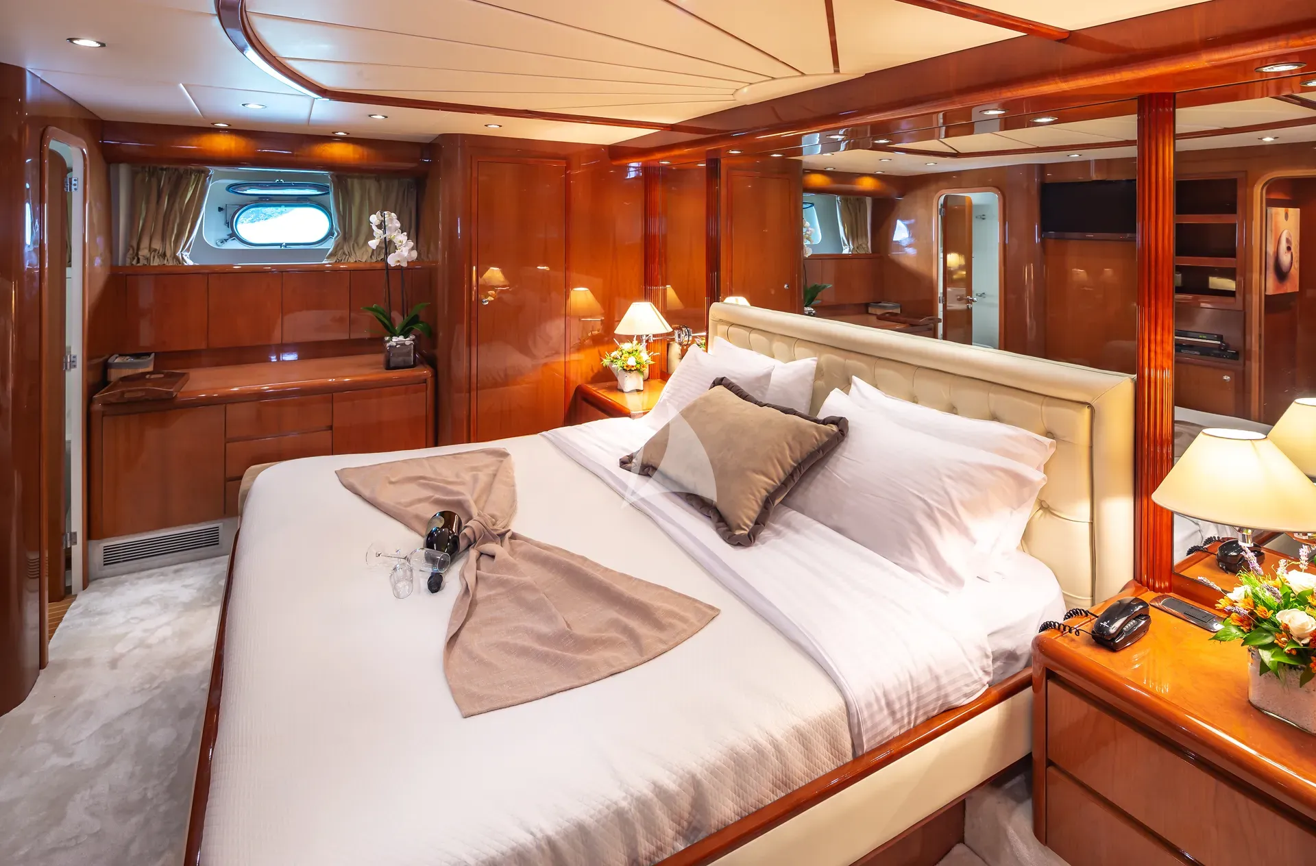Falcon 86 — photo 30