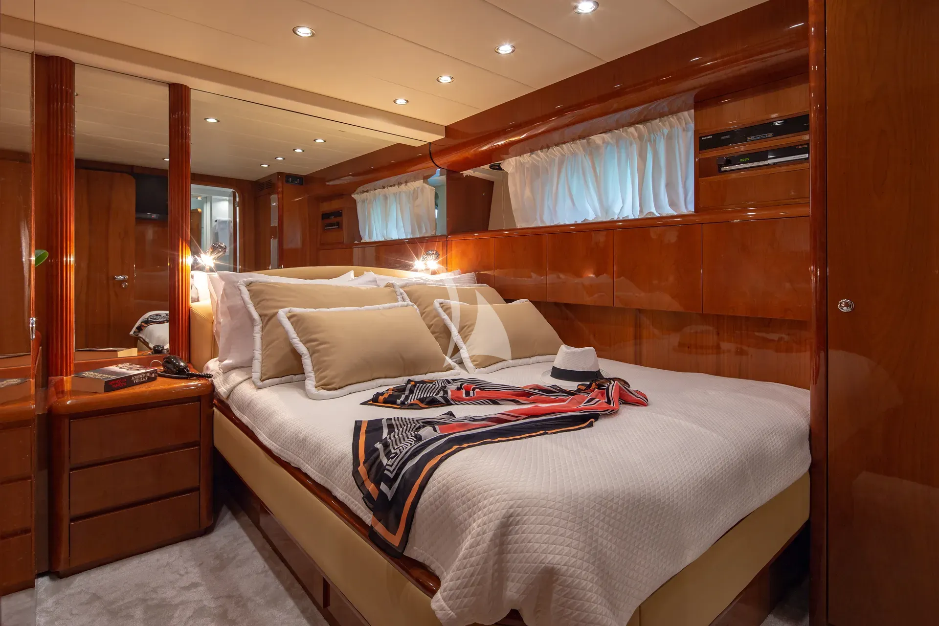 Falcon 86 — photo 39