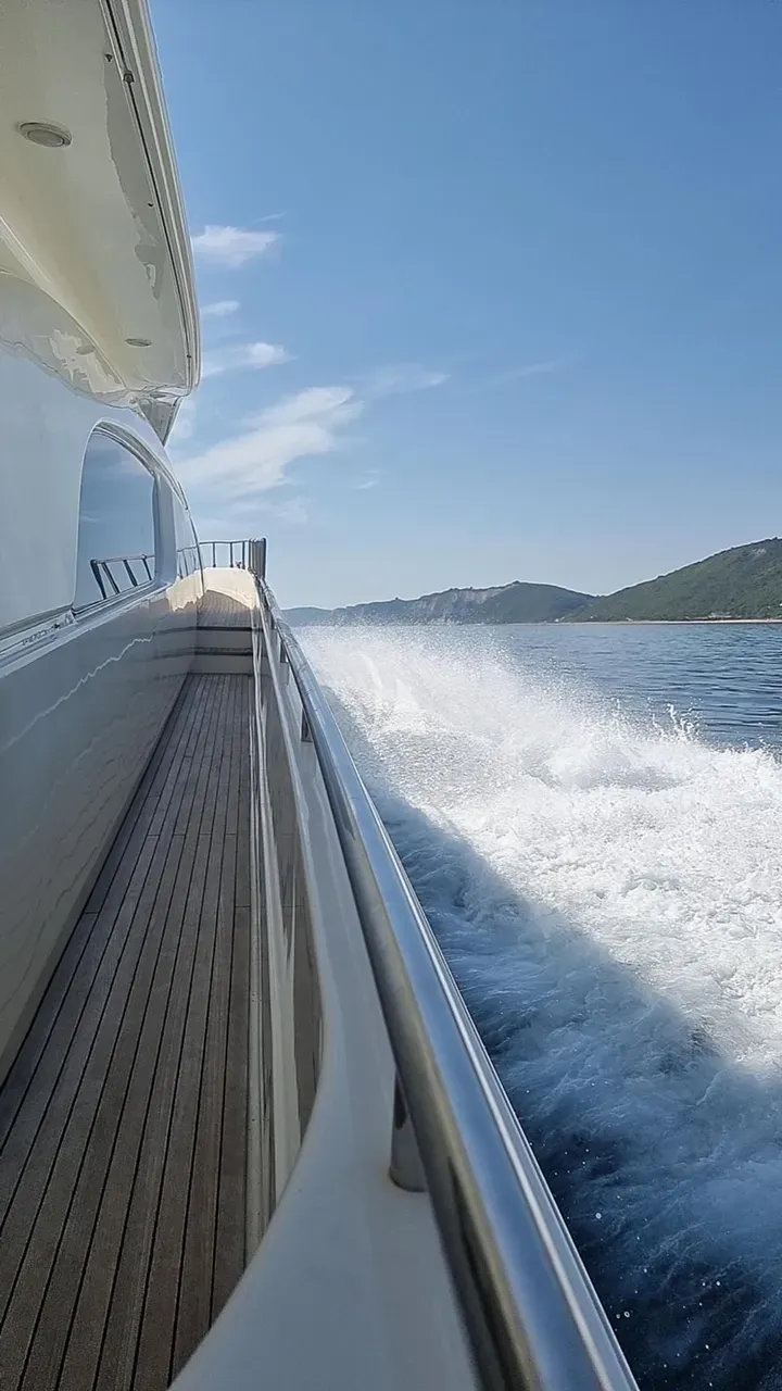 Ferretti 80 — photo 99