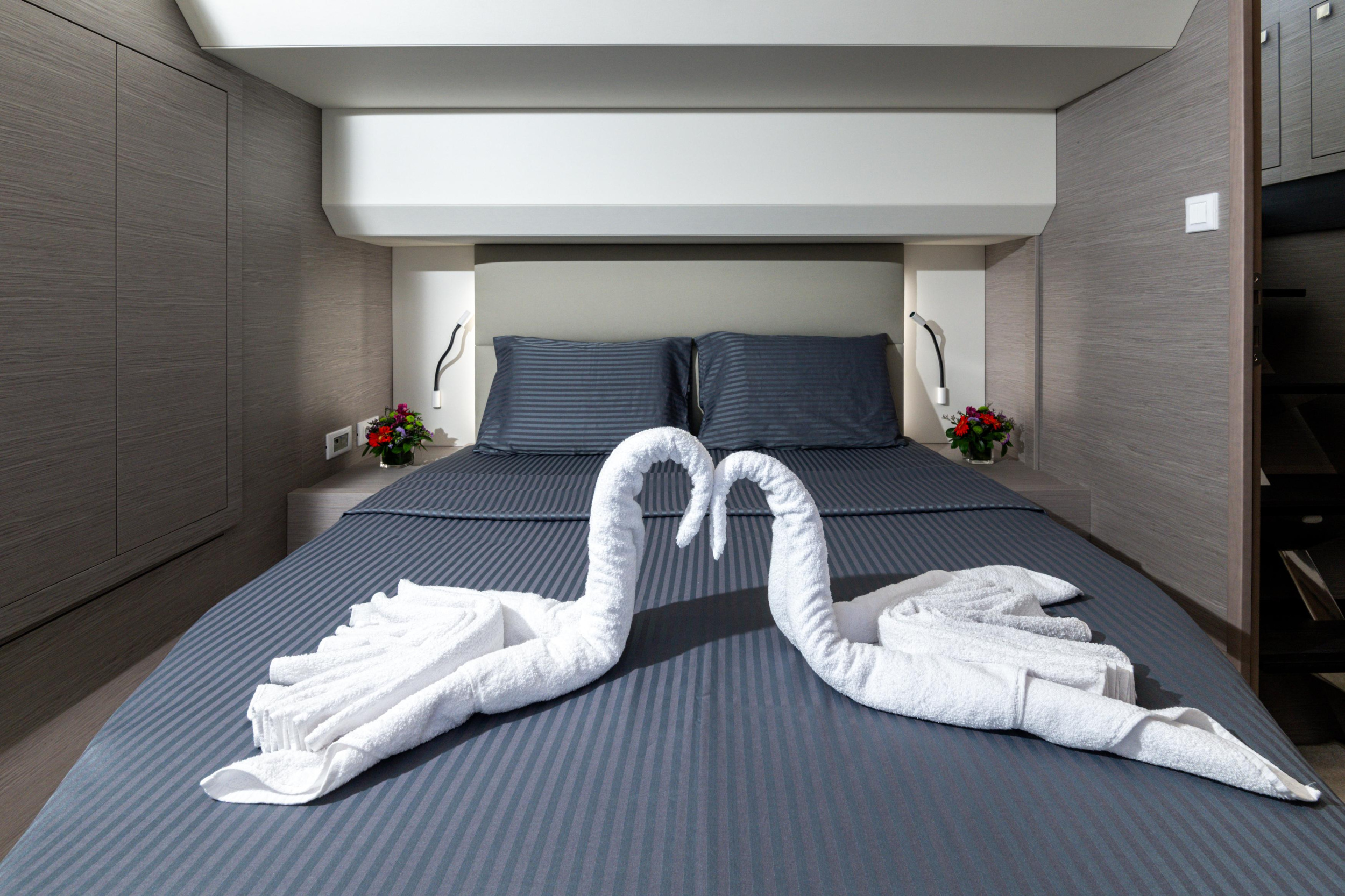 Fountaine Pajot MY6 — photo 10